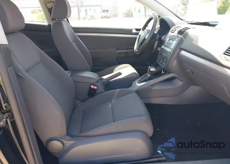 2008 Volkswagen Rabbit S z USA, uszkodzony, nr VIN WVWBA71K68W236885